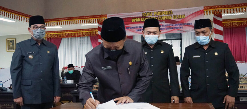 Pemkab Lampung Selatan Sampaikan Raperda APBD 2021, Pendapatan Daerah Diproyeksi Rp.2,077 Triliun