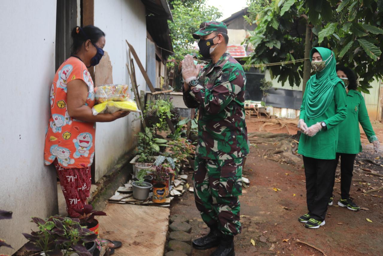 Bakti Sosial Kodim 0410/KBL Dipimpin Dandim Kolonel Inf Romas Herlandes, S.E.,M.Si.,M.M., Bafikan Sembako dan Masker