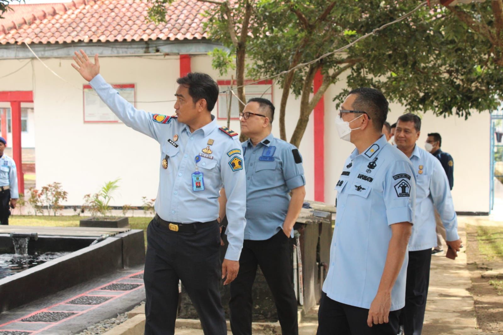 Kunjungan Plt Kakanwil Berikan Penguatan Tupoksi Pegawai dan Ikut Panen Ubi Jalar di Lapas Kotaagung