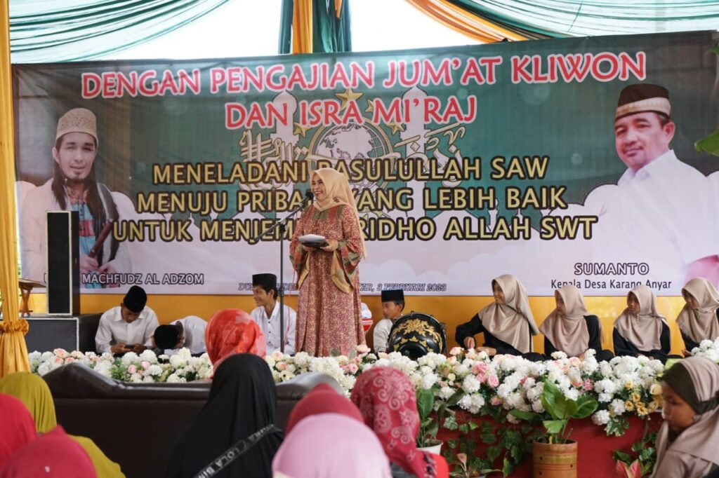 Hadiri Pengajian Desa Karang Anyar, Bunda Winarni Pesan Untuk Lebih Waspada Dalam Mengawasi Anak