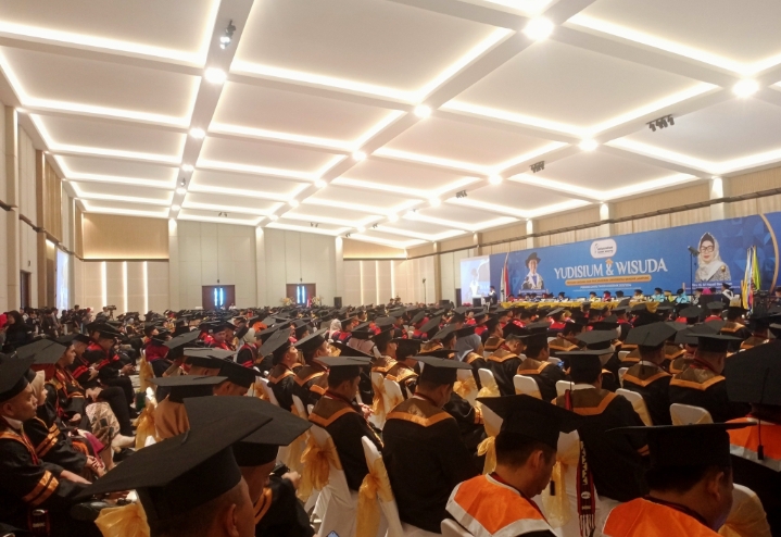 Yudisium dan Wisuda Program Sarjana dan Pasca Sarjana UBL