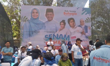 Senam Bahagia Calon Bupati dan Wakil Bupati Kab.Serang, Bersama Carli Setia band Sekaligus Sapa Warga Masyarakat Anyer.