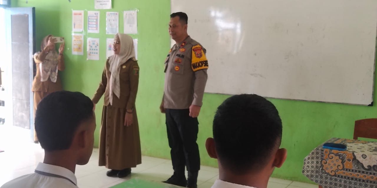 PJU Polres Pesawaran Sampaikan Pesan Penting di Police Goes to School: Bangun Karakter Disiplin dan Jauhi Pengaruh Negatif