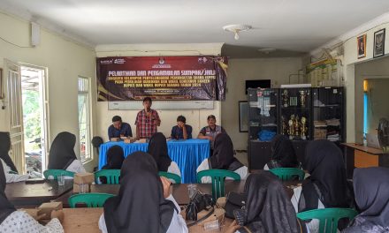 Pelantikan Kelompok Penyelenggara Pemungutan Suara ( KPPS ) di Desa Waringin untuk PILKADA 2024