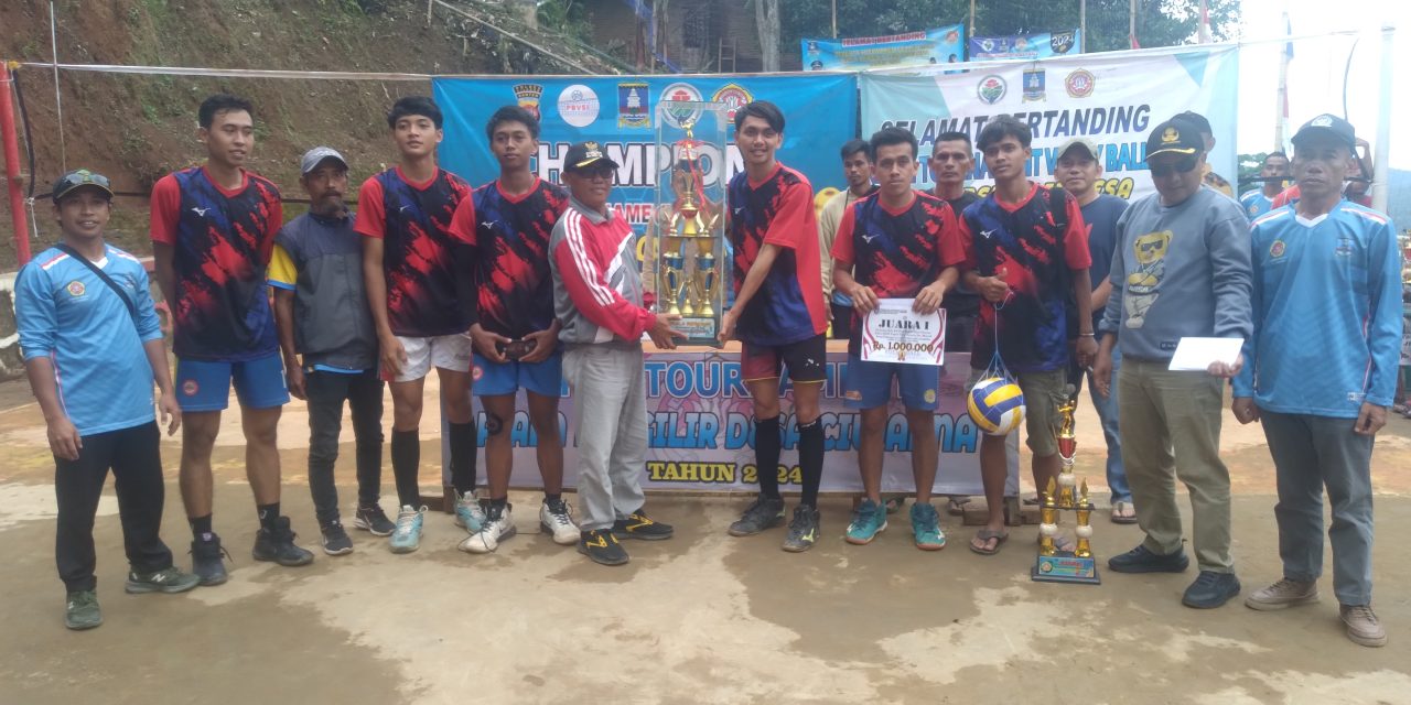 Tournament Piala Bergilir 2024 tingkat Desa yang digelar oleh Pemerintah Desa Ciwarna Kecamatan Mancak di Lapangan Volley Ball Kampung Kambangan