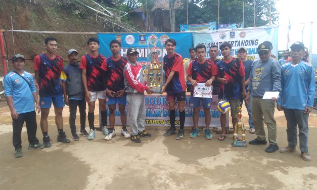 Tournament Piala Bergilir 2024 tingkat Desa yang digelar oleh Pemerintah Desa Ciwarna Kecamatan Mancak di Lapangan Volley Ball Kampung Kambangan