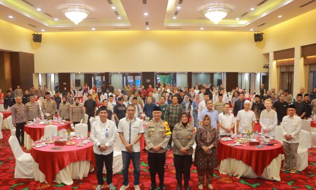 Polda Lampung Berbagi Takjil dan  Buka Puasa Bersama dengan Awak Media