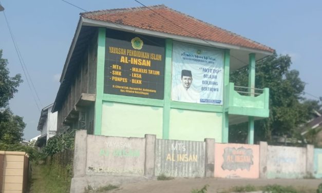 PONPES YAYASAN AL – INSAN AROGAN TERHADAP JURNALIS PADA SAAT DI KONFIRMASI TERKAIT IJASAH SISWA YANG DI TAHAN.