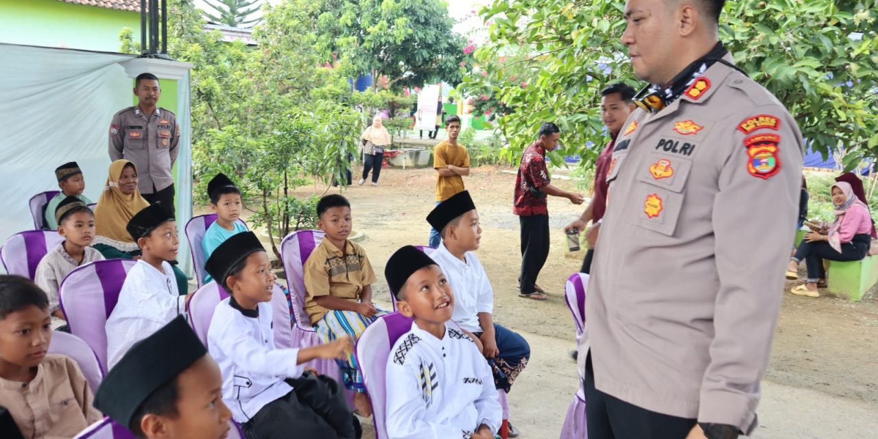 Hari Bhayangkara Ke 79, Polres Way Kanan Bakti Kesehatan Khitanan Gratis di Banjit  Sebagai tindakan nyata Polri ditengah-tengah masyarakat dalam rangka Hari Bhayangkara ke 79 Polres Way Kanan Polda Lampung menggelar kegiatan Bakti Kesehatan berupa Pemeriksaan Kesehatan Gratis (PKG) Khitanan Gratis dan Pelayanan KB bertempat di Halaman Masjid Nurul Ikhlas Kampung Donomulyo Kecamatan Banjit Kabupate Way Kanan. Senin (16/06/2025).  Kegiatan dihadiri oleh Kapolres Way Kanan AKBP Adanan Mangopang didampingi, Ketua Cabang Bhayangkari Way Kanan Ny. Ratna Adanan, Kasat Samapta AKP M . Sugeng, Kapolsek Banjit Iptu Mukhtiar, Ketua Ranting Bhayangkari Banjit Ny. Hana Mukhtiar,Camat Banjit Nasrullah Ali, Kepala UPT Puskesmas Banjit Rojes Willem, Ps.Kasi Dokkes Polres Way Kanan Aipda Sunarto, Kakam Bali Sadhar Utara I Ketut Renu Astika, Kakam Donomulyo  Heri Sugiantoro, Tokoh Agama, Tim kesehatan UPT Puskesmas Banjit, personel Polres Way Kanan, Polsek Banjit dan tamu undangan  Kapolres Way Kanan Way Kanan AKBP Adanan Mangopang menyampaikan hal itu dilakukan sebagai upaya nyata Polri dalam rangka memperingati Hari Bhayangkara ke -79 untuk membantu masyarakat dalam melayani dibidang Kesehatan.  Dengan keterbatasan tersebut, kami berupaya membantu masyarakat dengan cara memberikan pelayanan kesehatan berupa pengobatan dan sunatan gratis.  Tak lain sebagai bentuk kepedulian rasa cinta Polri terhadap masyarakat dan bertujuan agar polisi dengan masyarakat semakin dekat,”Imbuh Adanan.  Lebih jauh, kami berharap semoga para peserta yang akan disunat menjadi anak yang soleh. Mohon maaf apabila ada pelayan kami yang kurang semoga kegiatan ini berjalan lancar dan menjadi ladang berkah, amal yang baik untuk kita semua.  Pihaknya juga berterima kasih kepada Kakam Donomulyo, Karang Taruna Taruna Donomulyo dan  seluruh panitia yang turut membantu jalannya proses kegiatan, tutur Kapolres.  Sementara, Aipda Sunarto menyampaikan telah menyiapakan tenaga medis dari UPT Puskesmas Banjit dan Tim Sidokkes (Seksi dokter dan kesehatan) untuk menangani sebanyak 50 orang peserta khitanan, 60 orang warga dilakukan pengobatan gratis, dan pelayanan KB sebanyak 10 orang.  Dalam kesempatan itu, anak – anak yang beruntung dan telah disunat diberikan makanan bergizi bingkisan dan sarung.  Salah satu orang tua mengucapkan terima kasih kepada panitia penyelenggara, menurutnya memang sangat membantu warga yang mungkin adanya keterbatasan biaya untuk mensunatkan anaknya dan semoga ke depan acara seperti bisa tetap dilaksanakan,” kata Ujang.