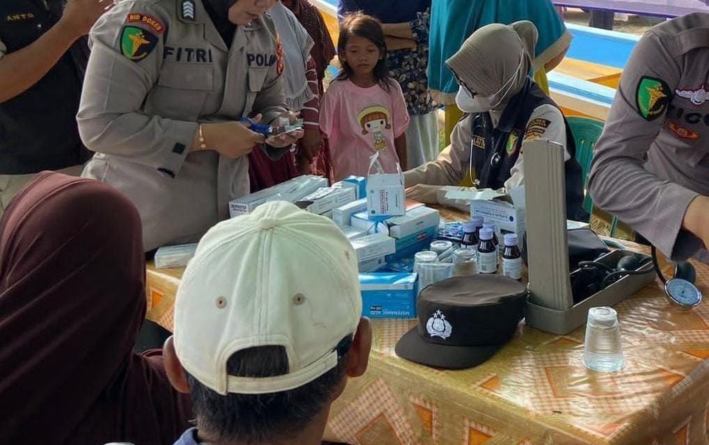Hut Bhayangkara ke-79: Polres Pesawaran Gelar Bakti Kesehatan Gratis bagi Pedagang Kaki Lima dan Masyarakat di Islamic Center