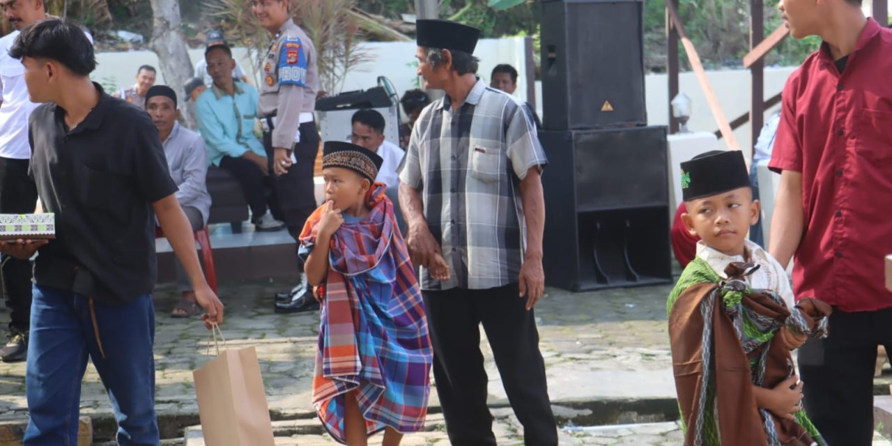 Khitanan Massal Warnai Hari Bhayangkara ke-79 di KSKP Bakauheni, 100 Anak Ikut Serta