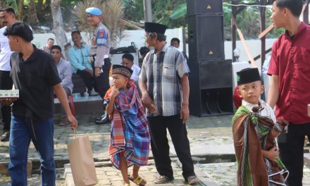 Khitanan Massal Warnai Hari Bhayangkara ke-79 di KSKP Bakauheni, 100 Anak Ikut Serta