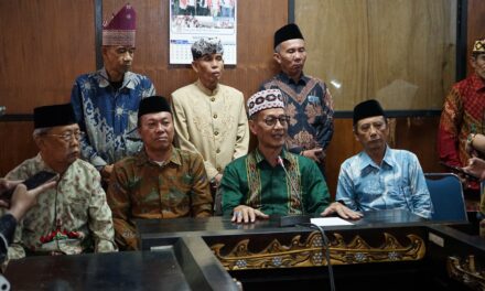 Bandar Lampung- Tokoh adat di Kota Bandar Lampung menegaskan bahwa pelaksanaan Karnaval Budaya Tari Ngigel yang digelar oleh Pemerintah Kota Bandar Lampung bukanlah bentuk pelecehan terhadap tradisi adat Lampung.