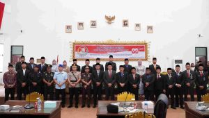 Kapolres Tulang Bawang Barat Hadiri Rapat Paripurna DPRD, Mendengarkan Pidato Kenegaraan Presiden Republik Indonesia