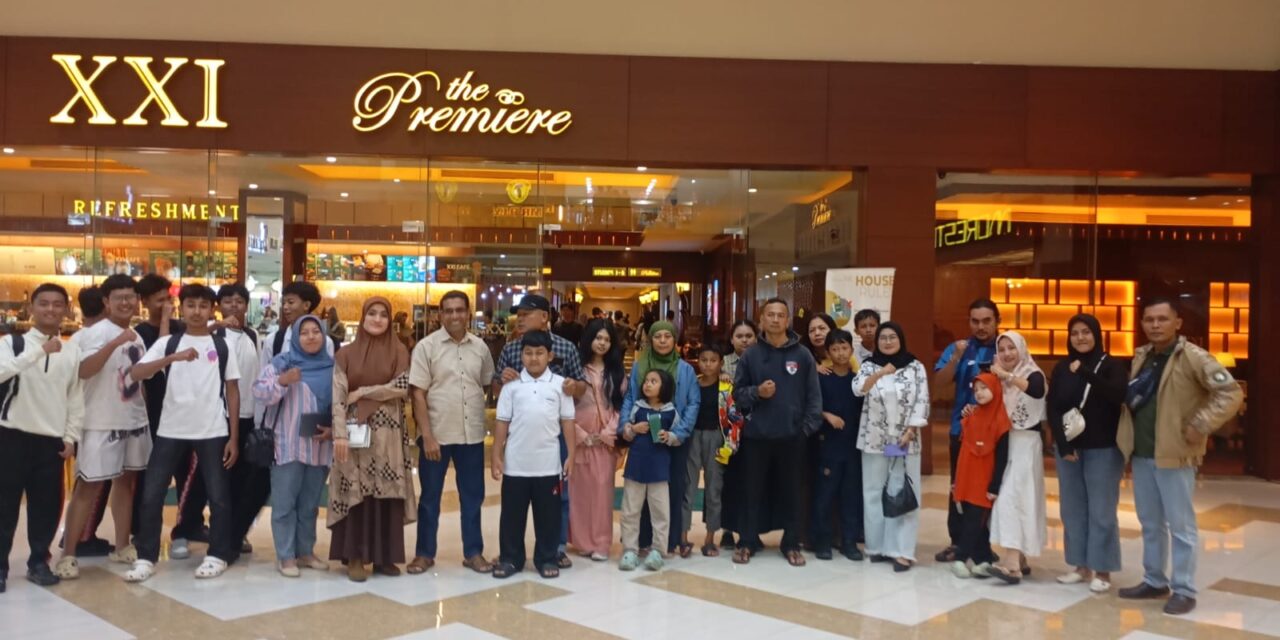 Babinsa Ajak Anak-Anak Nobar Belive
