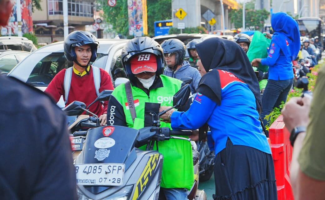 Buruh KSPSI dan Polri Adakan Bakti Sosial, Ratusan Paket Sembako Dibagikan kepada Warga