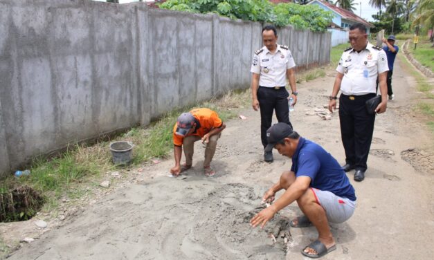 Permudah Akses Masyarakat dengan Perbaiki Jalan, Lapas Kotaagung Laksanakan ‘Korve’ 