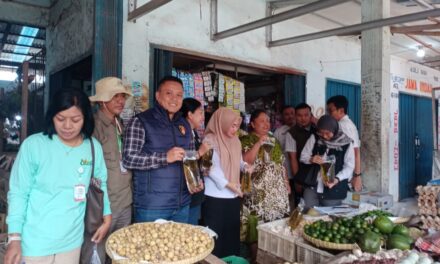 Satgas Saber Cek Harga Sembako di Pasar Way Jepara, Polisi Pastikan Masih di Bawah HET