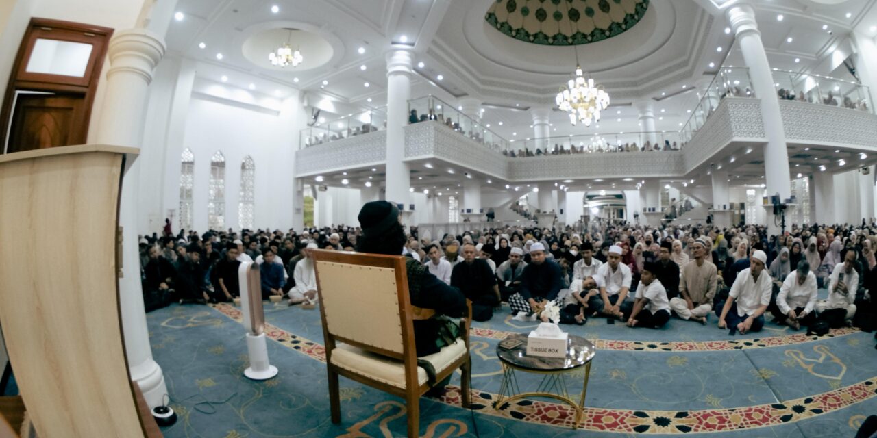 Niat Lurus, Ramadhan Berkualitas: Seribu Jamaah Padati Kajian Hanan Attaki di Purwakarta