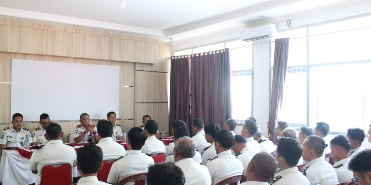 Kalapas Harijadi Internalisasikan Konsistensi dan Sinergi Pegawai dalam Rapat Perdananya