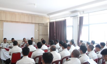 Kalapas Harijadi Internalisasikan Konsistensi dan Sinergi Pegawai dalam Rapat Perdananya