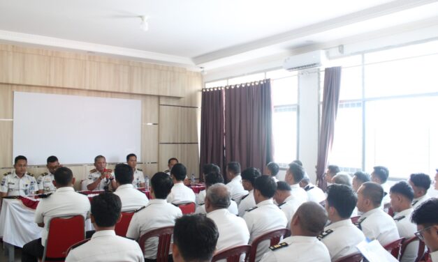 Kalapas Harijadi Internalisasikan Konsistensi dan Sinergi Pegawai dalam Rapat Perdananya